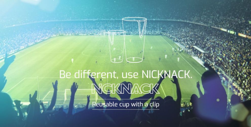 Nick-Nack-Kunststof-Bekers-voor-Stadion-Voetbalwedstrijden